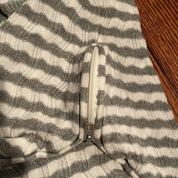 JOHN + JENN Striped Crew Neck Sweater - Picture 5 of 10